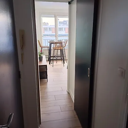 Apartment 56 Kitchener Lh *