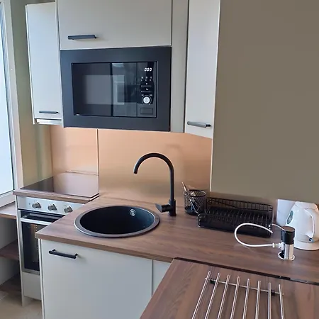 Apartment 56 Kitchener Lh *